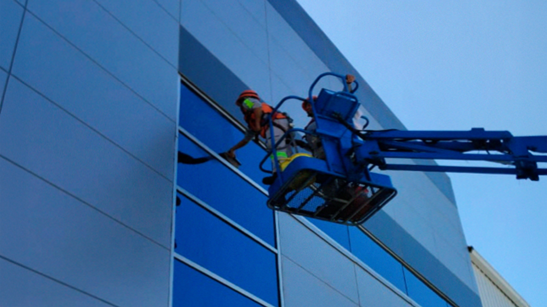 Checklist operativo: cómo planificar la limpieza de cristales exteriores en el momento ideal