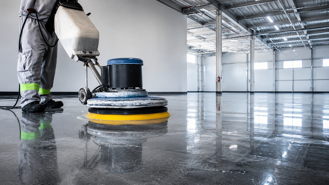 Limpieza fina grado industrial en nave recién construida para cumplimiento normativo, auditorías de calidad y certificación de nuevas áreas de producción.