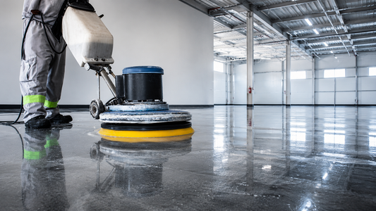 Limpieza fina grado industrial en nave recién construida para cumplimiento normativo, auditorías de calidad y certificación de nuevas áreas de producción.